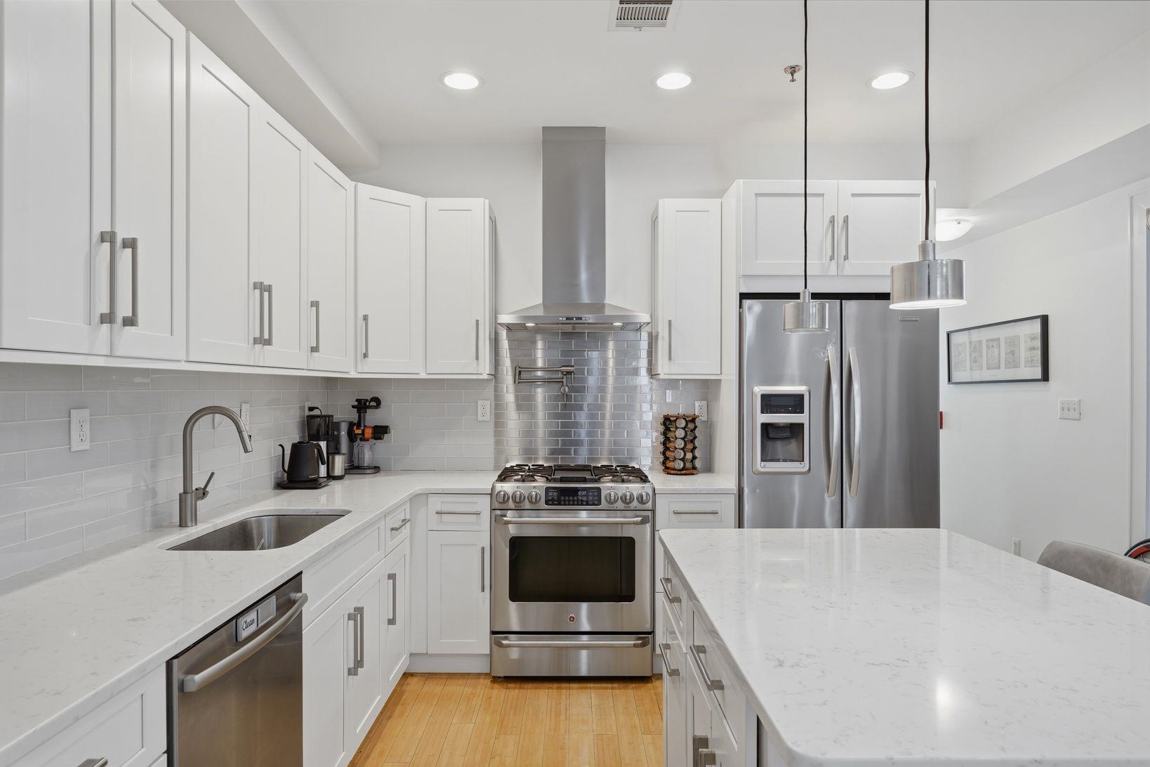 838 PARK AVE Unit: 2