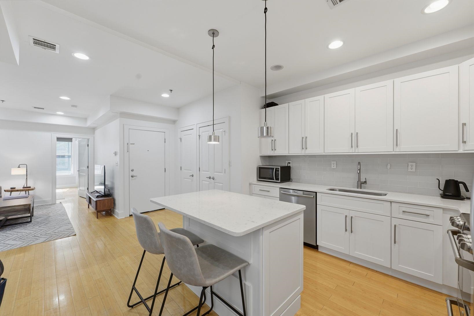838 PARK AVE Unit: 2
