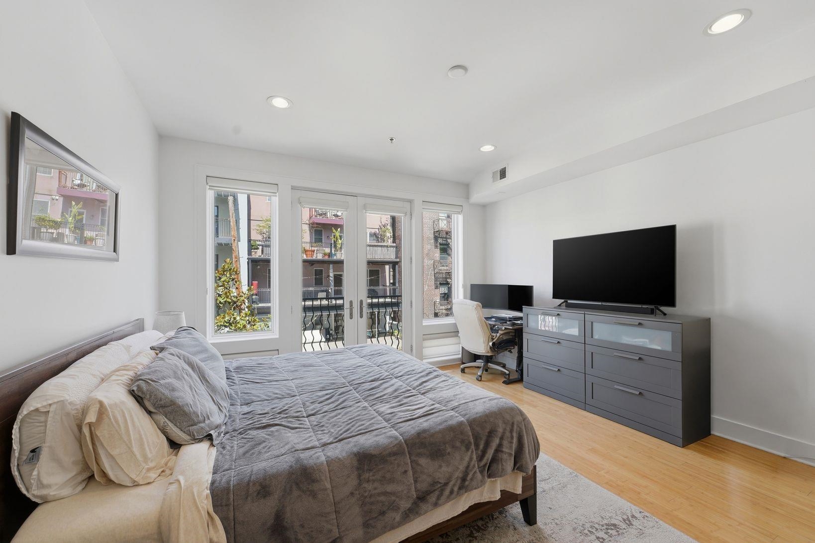 838 PARK AVE Unit: 2