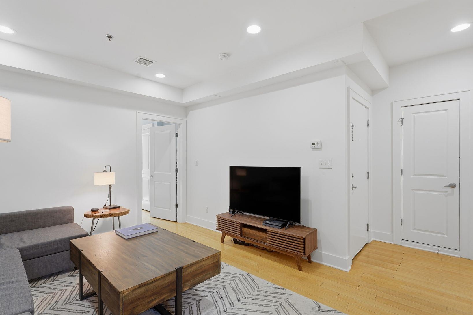 838 PARK AVE Unit: 2