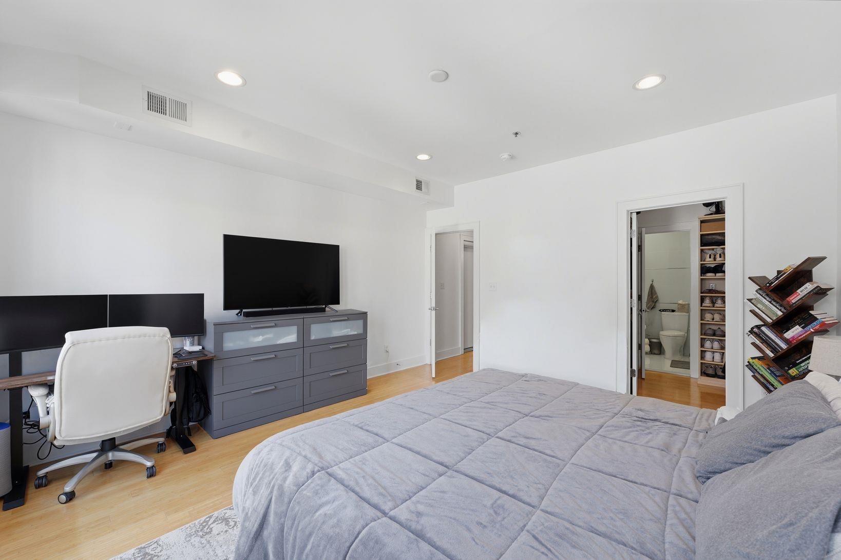 838 PARK AVE Unit: 2