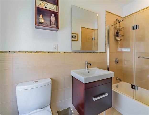 838 PARK AVE Unit: 2