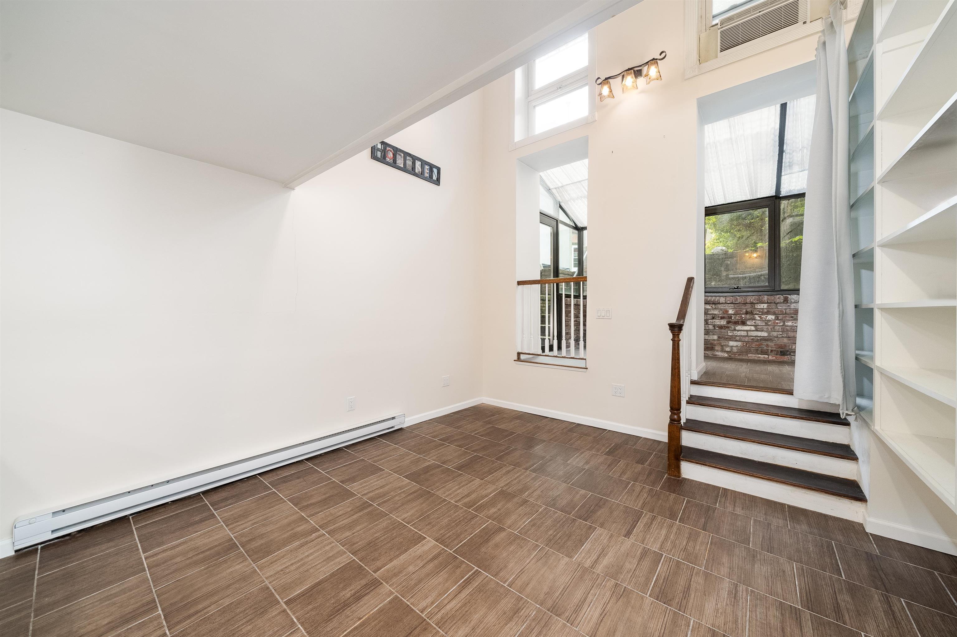 1314 HUDSON ST Unit: 2