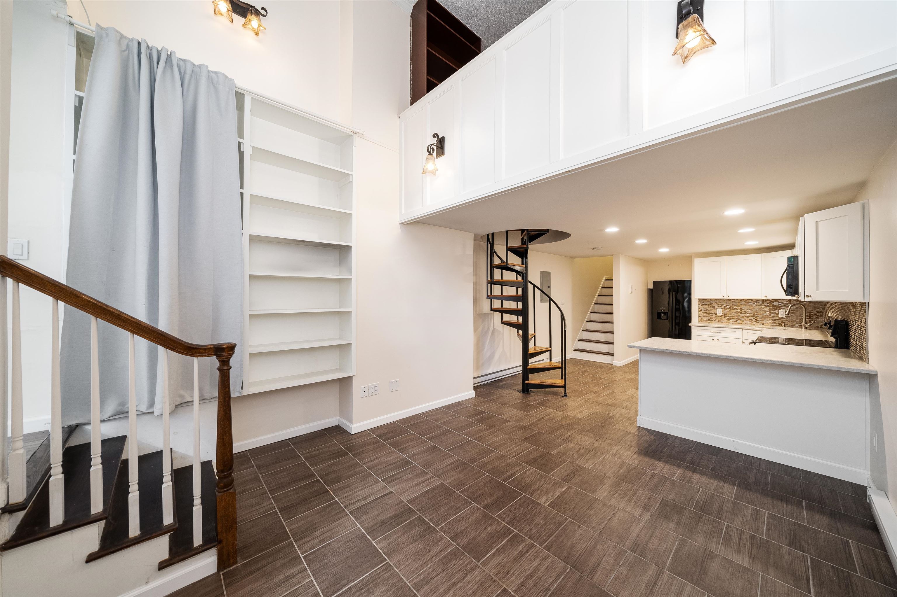 1314 HUDSON ST Unit: 2