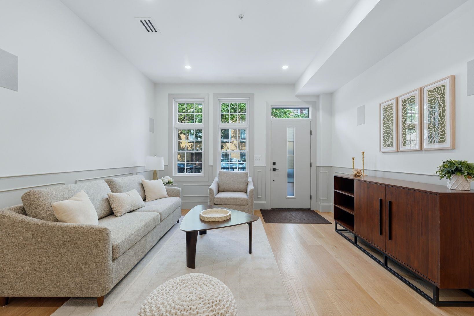206 SHERMAN AVE Unit: 1