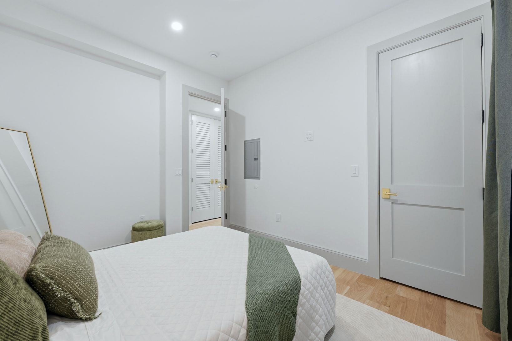 206 SHERMAN AVE Unit: 1