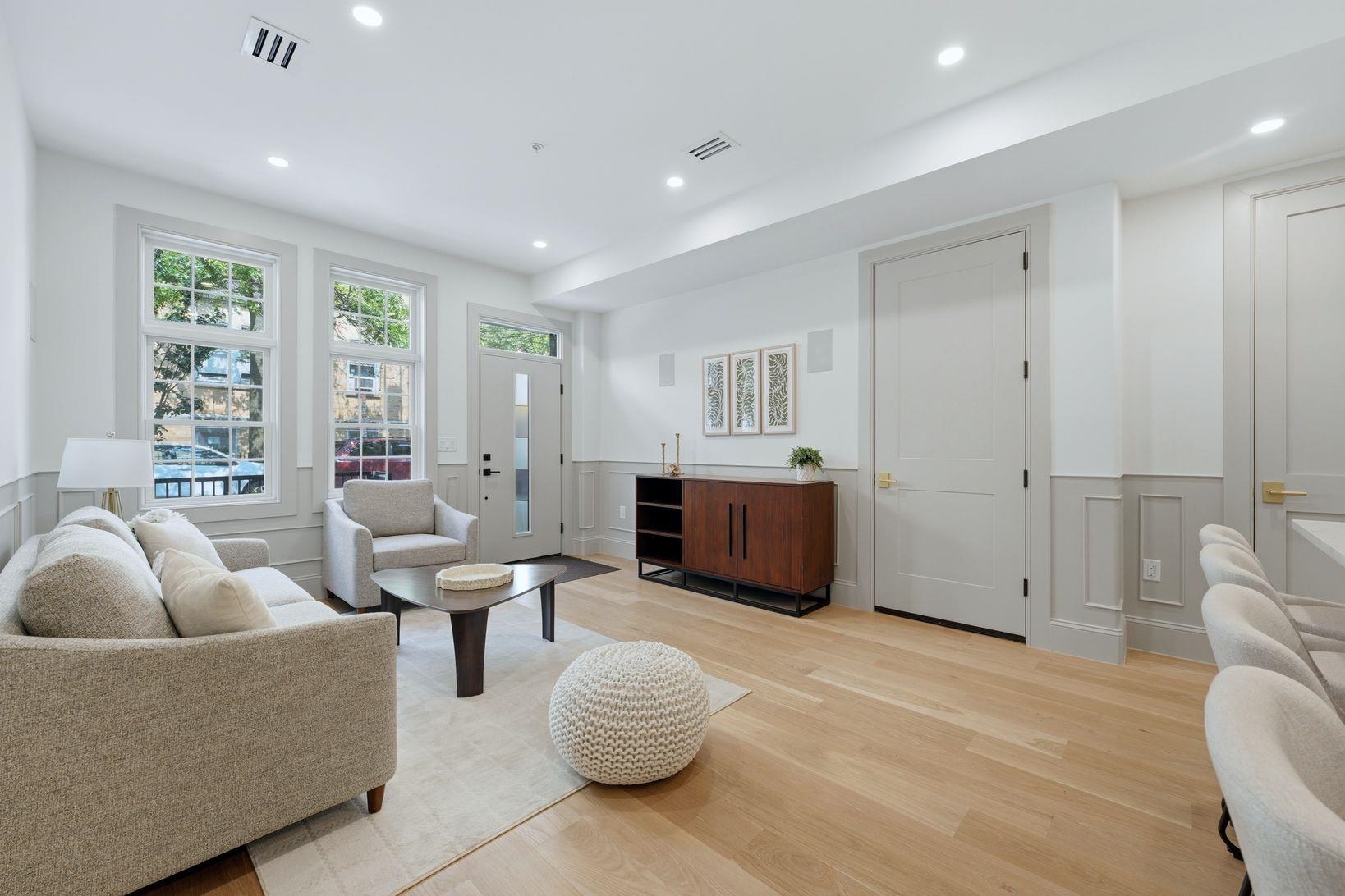 206 SHERMAN AVE Unit: 1