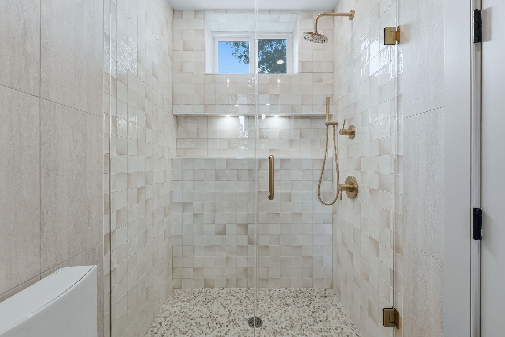 206 SHERMAN AVE Unit: 1