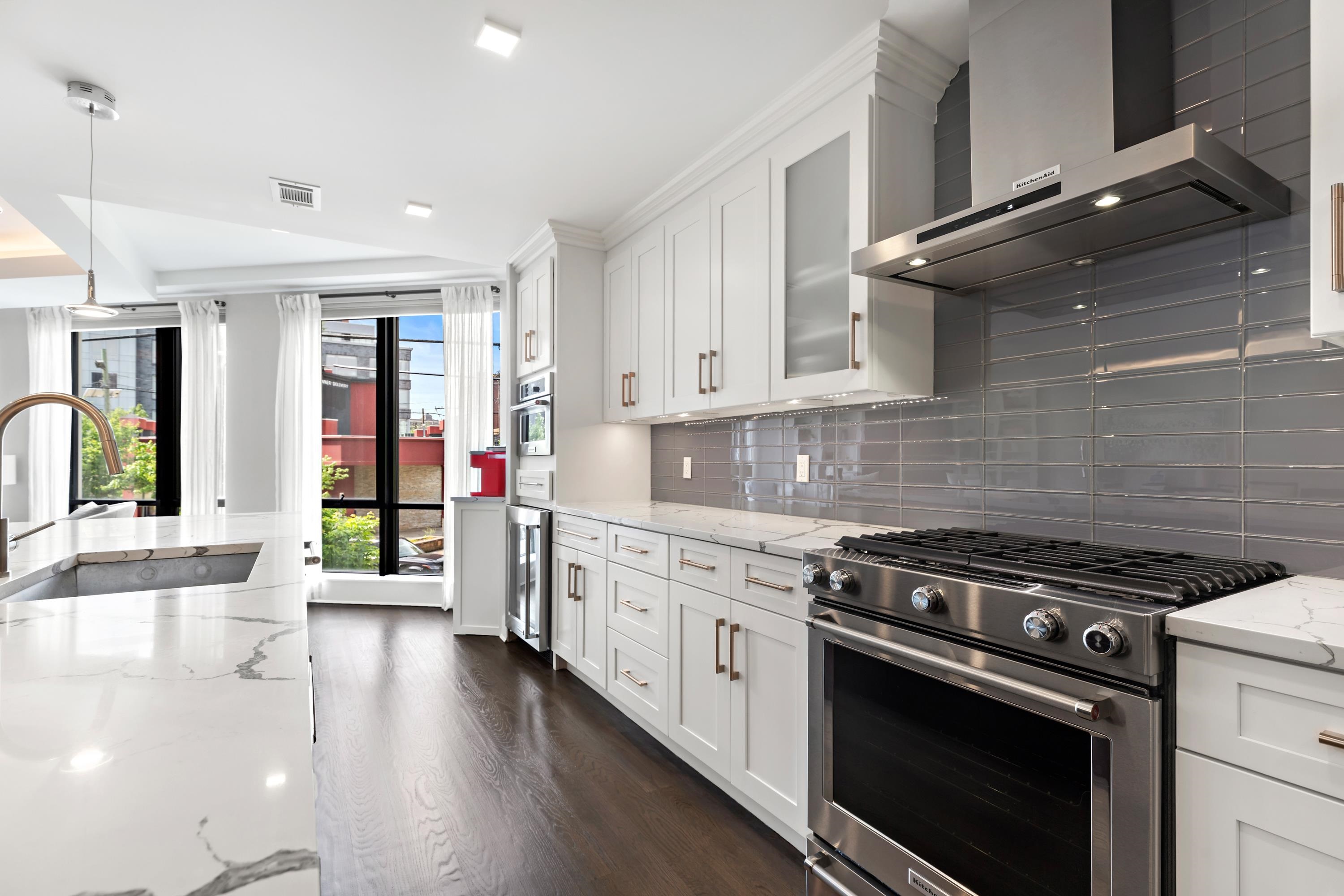 10 PATERSON AVE Unit: 3B