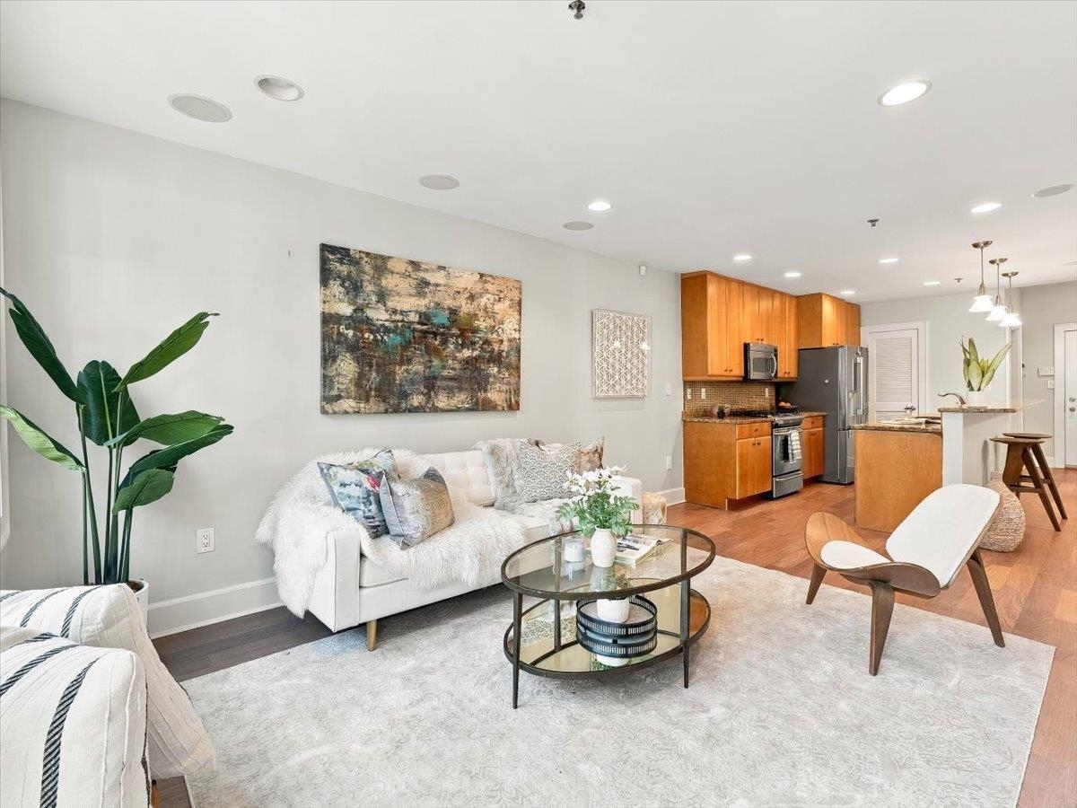 113 WILLOW AVE Unit: 2