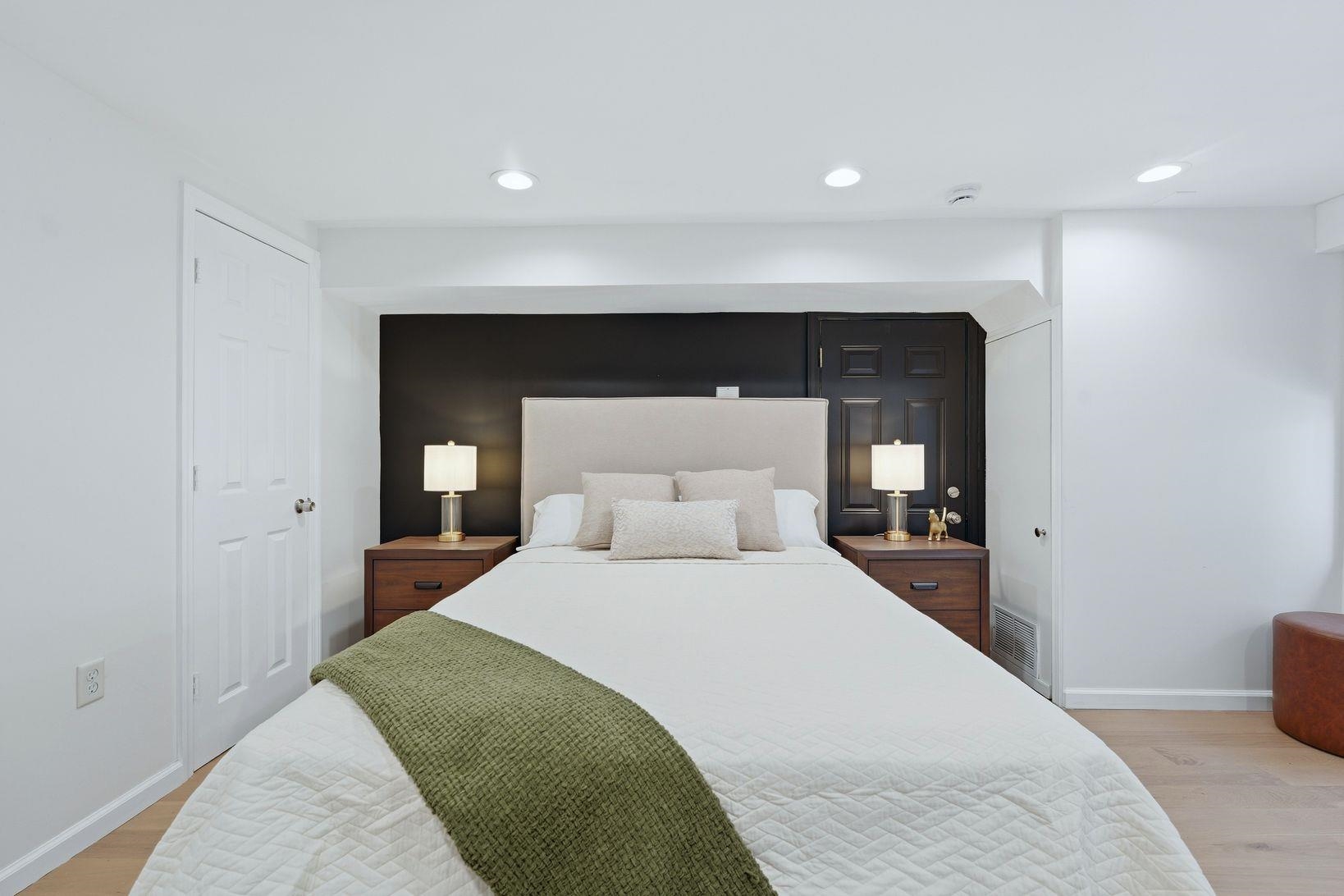 422 OGDEN AVE Unit: 1