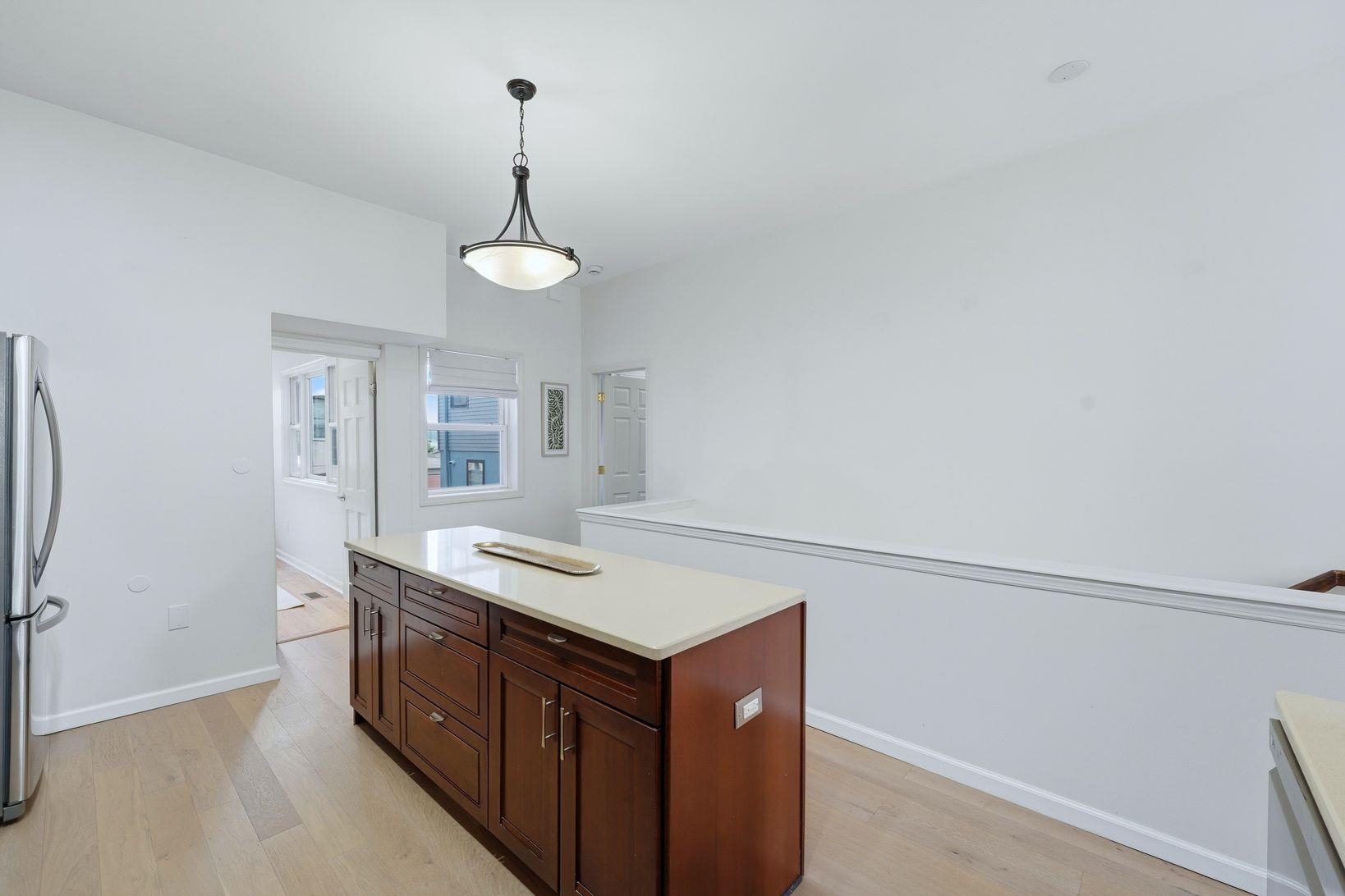 422 OGDEN AVE Unit: 1