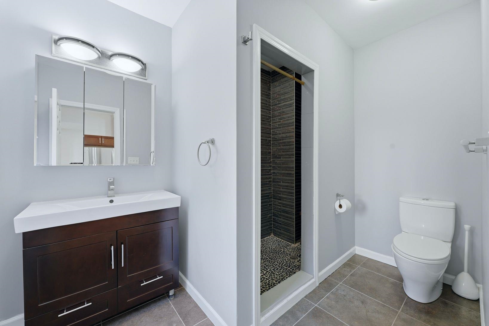 422 OGDEN AVE Unit: 1
