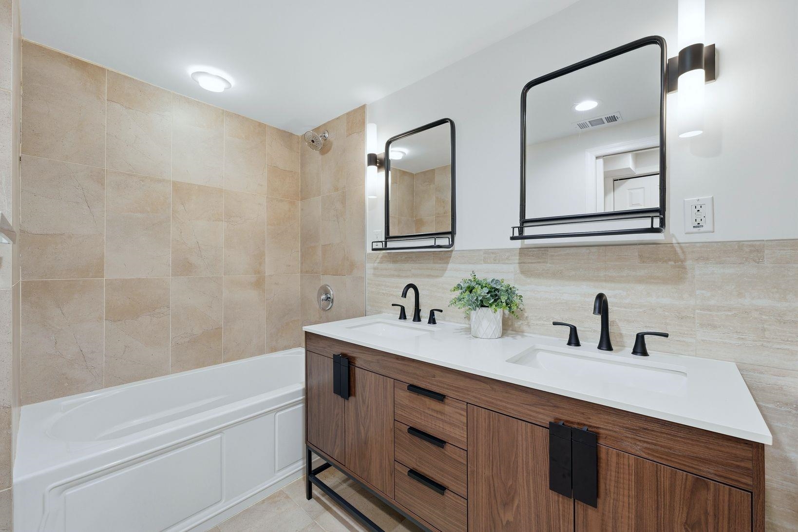 422 OGDEN AVE Unit: 1