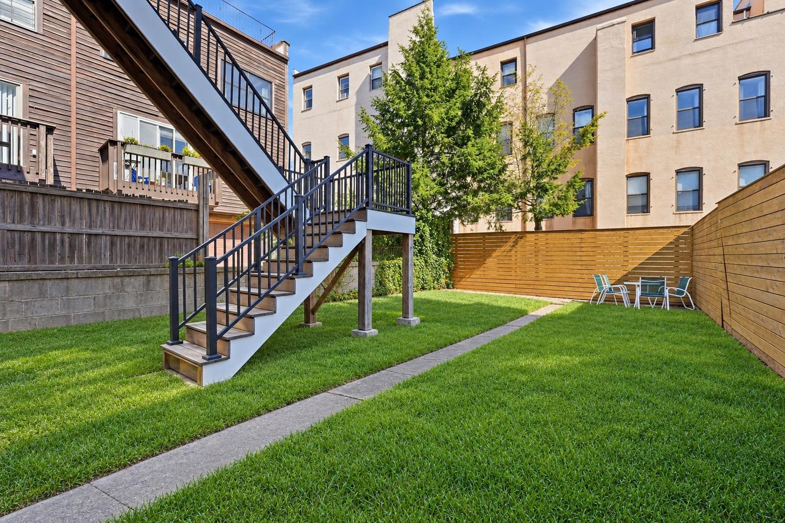 422 OGDEN AVE Unit: 1