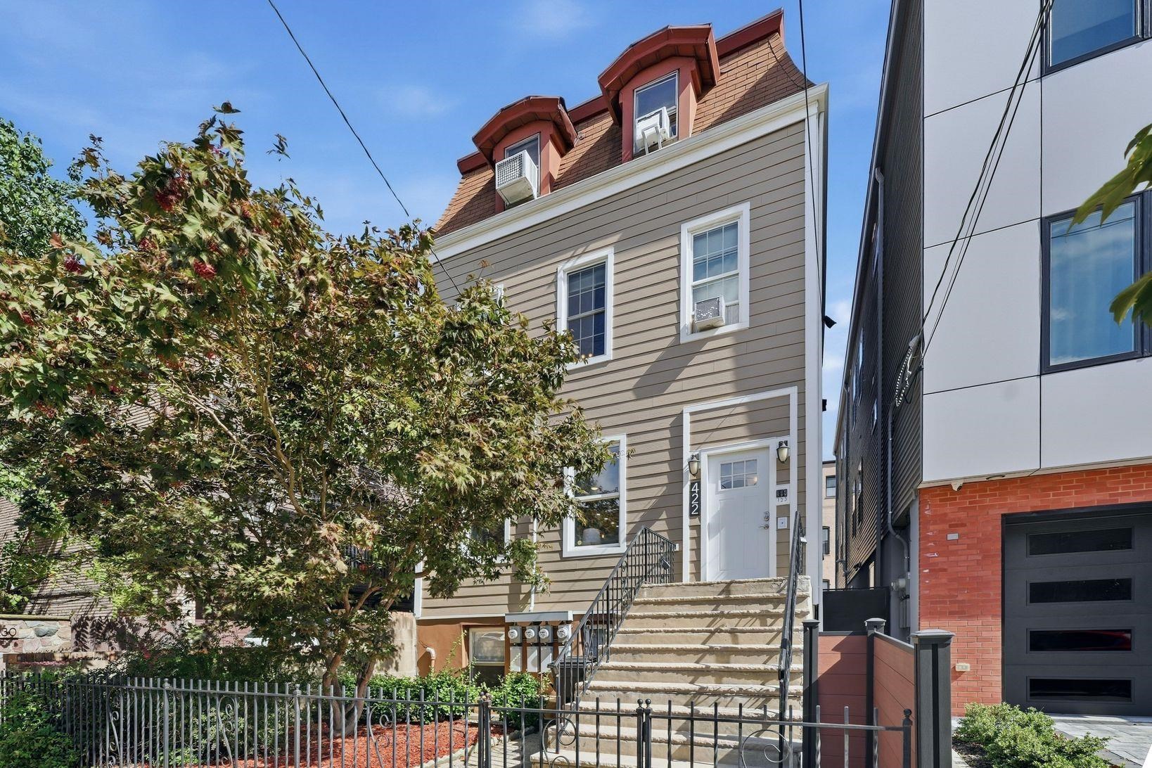 422 OGDEN AVE Unit: 1