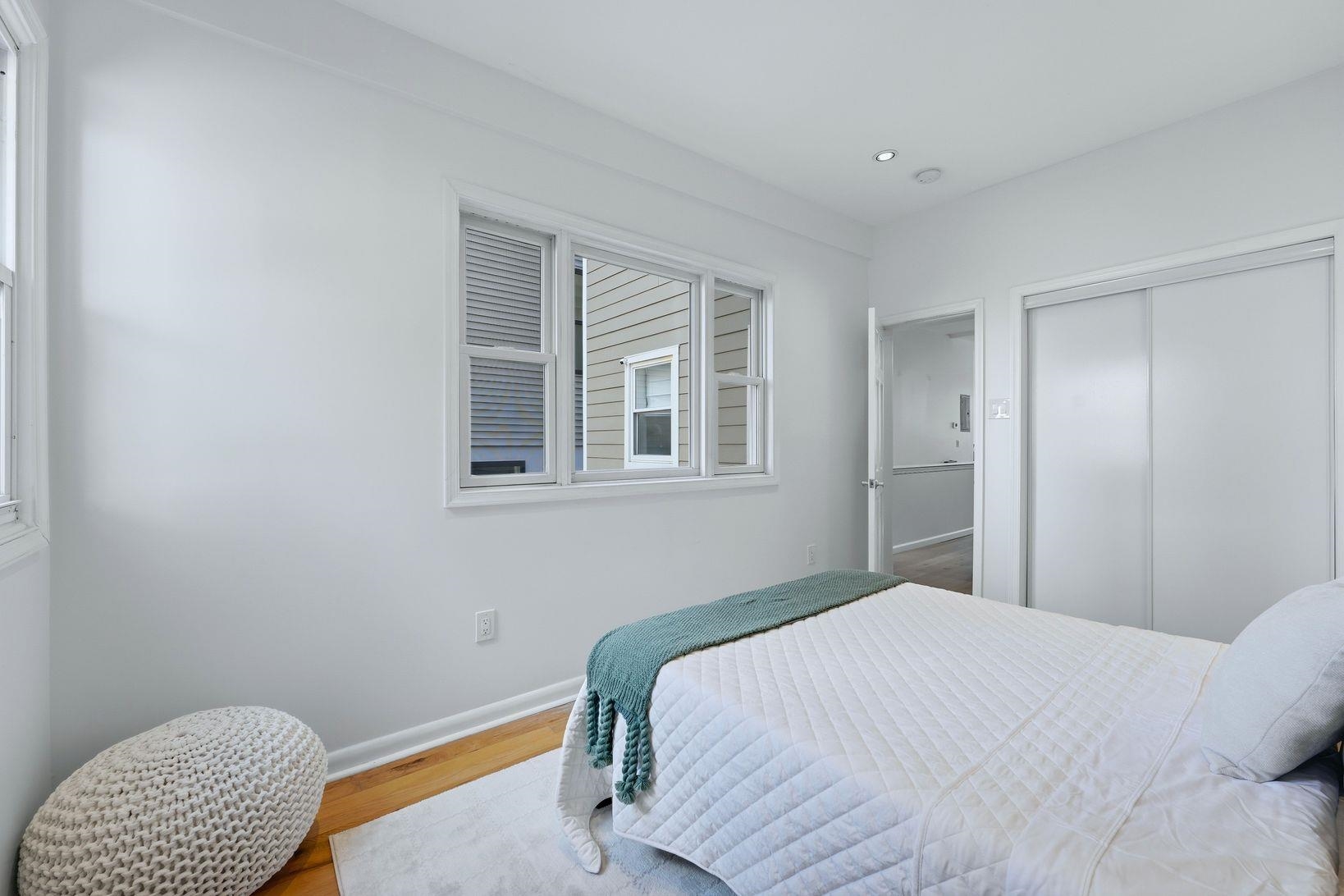 422 OGDEN AVE Unit: 1
