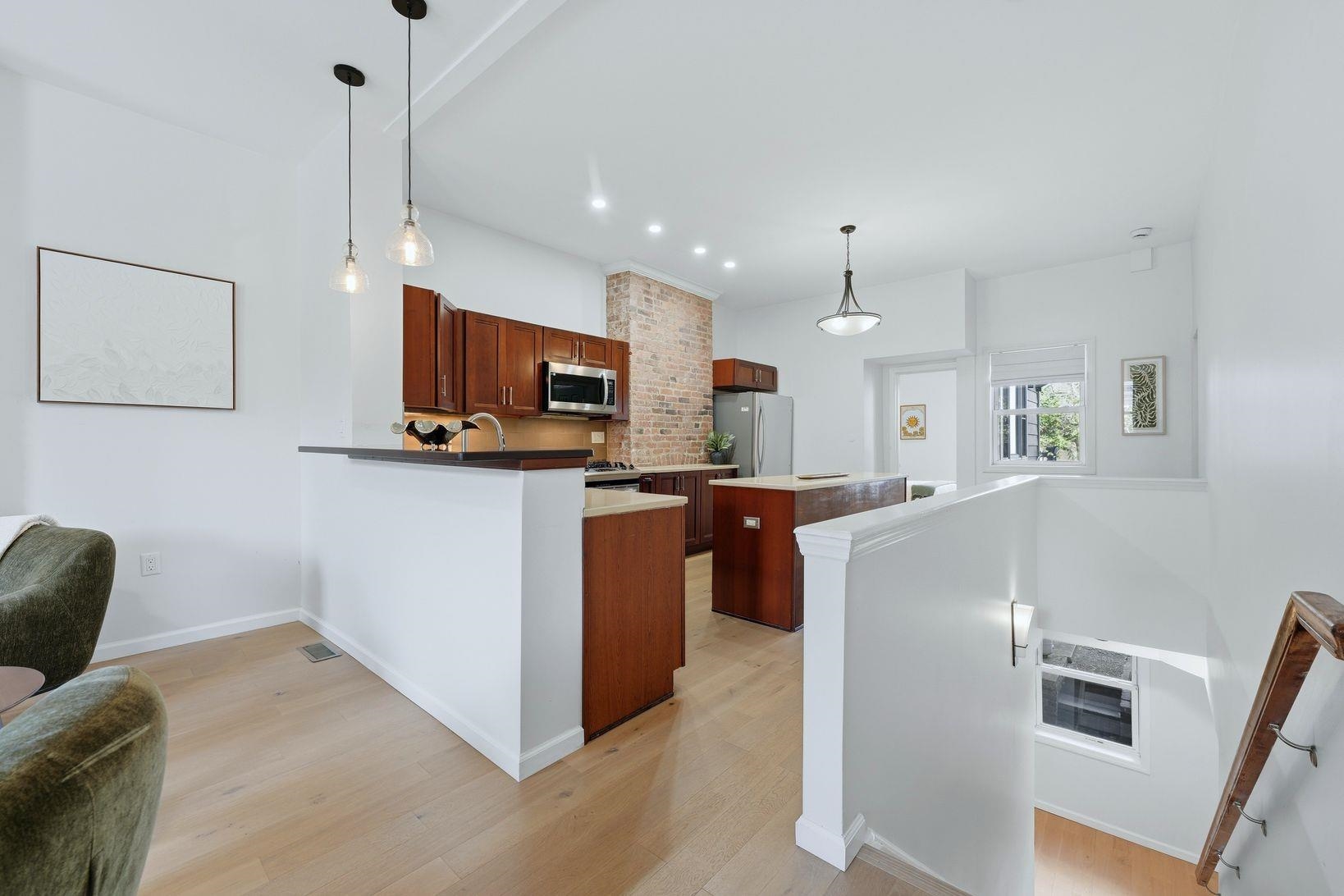 422 OGDEN AVE Unit: 1