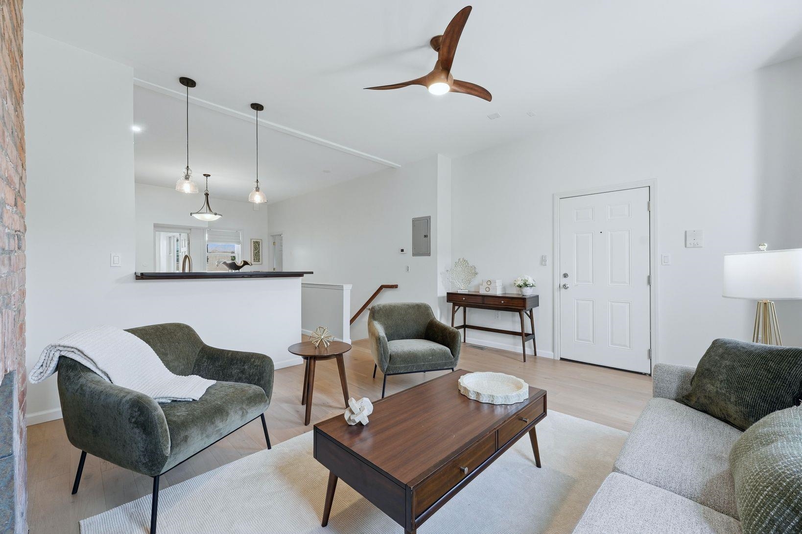 422 OGDEN AVE Unit: 1