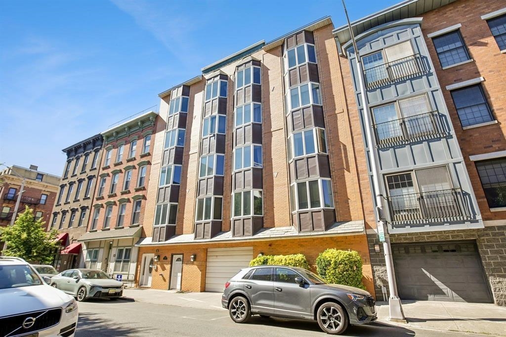 508 1ST ST Unit: 2W