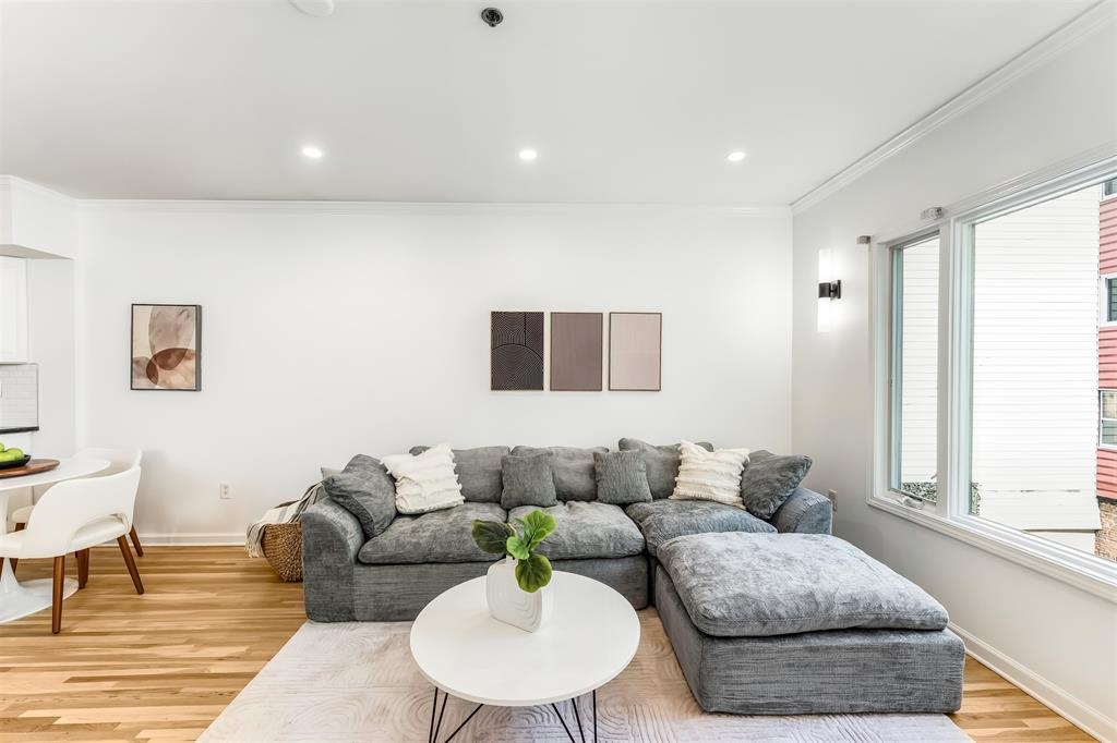 508 1ST ST Unit: 2W