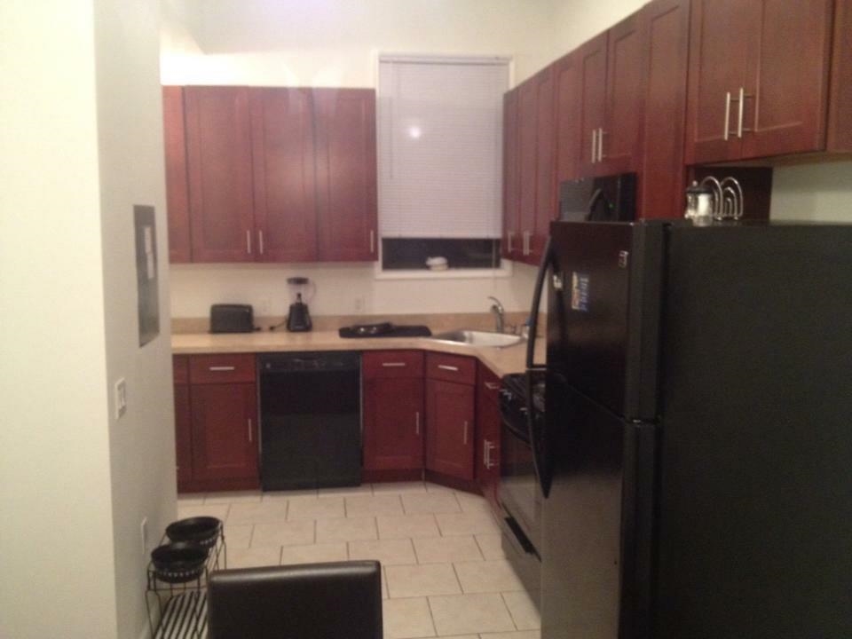 689 BERGEN AVE Unit: 2