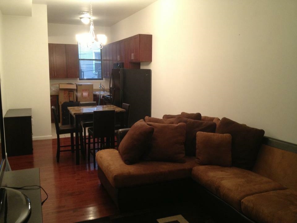 689 BERGEN AVE Unit: 2