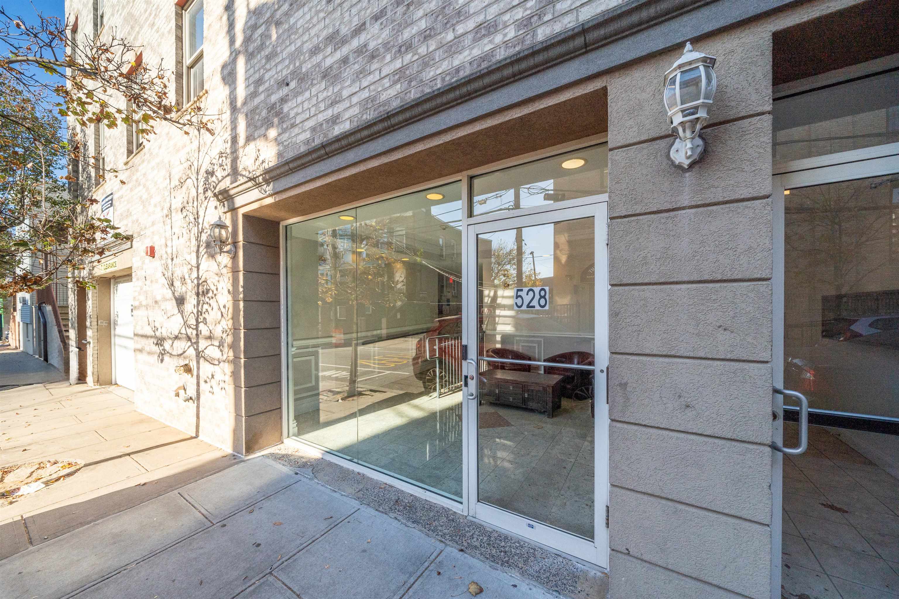 528 47TH ST Unit: 2C