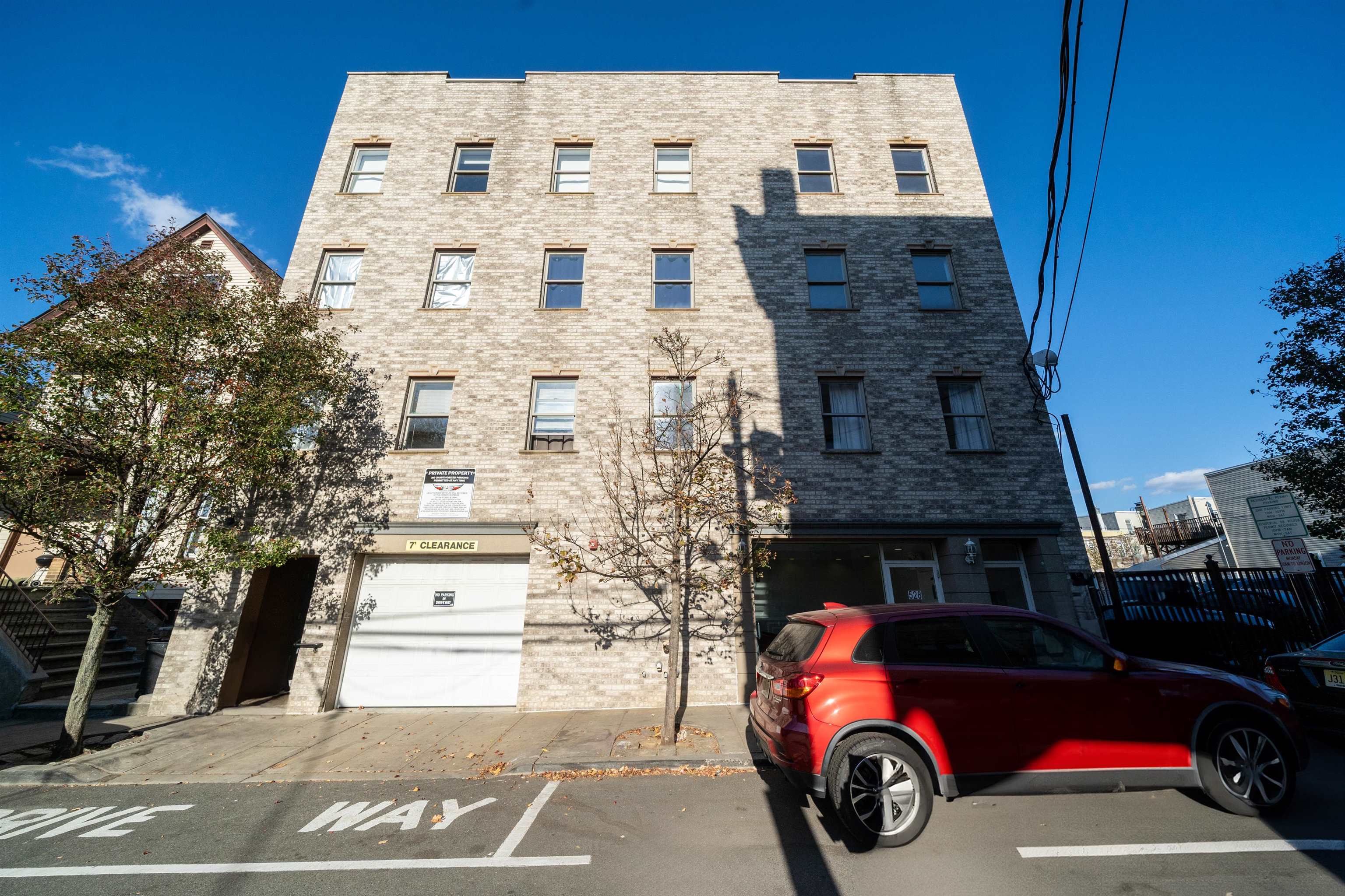 528 47TH ST Unit: 2C