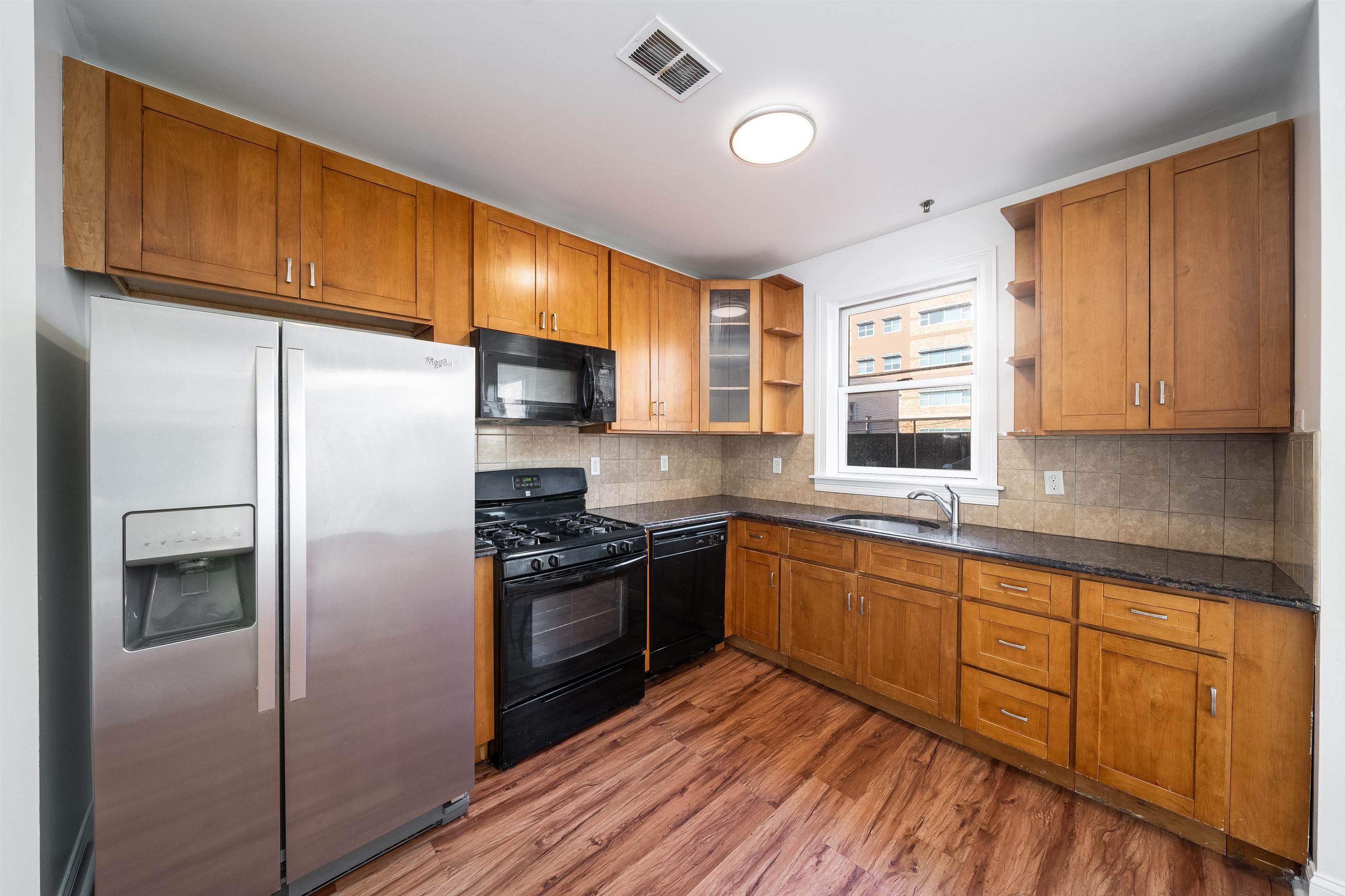 528 47TH ST Unit: 2C