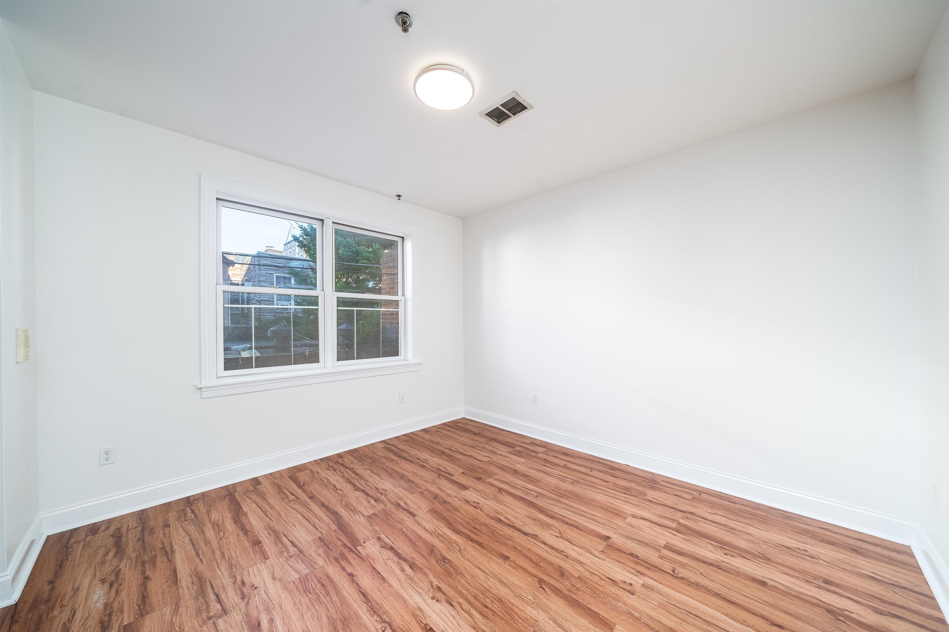 528 47TH ST Unit: 2C