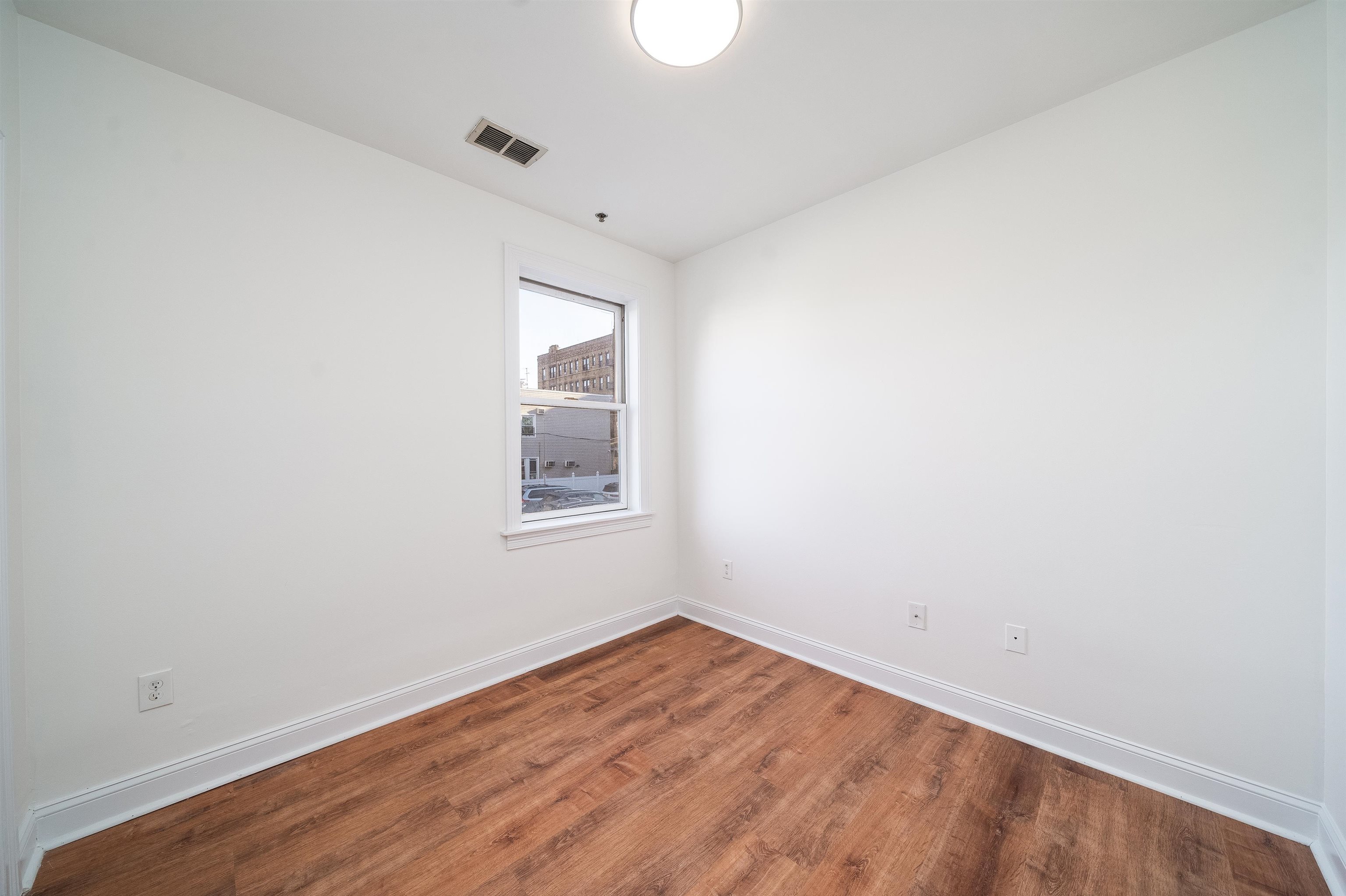 528 47TH ST Unit: 2C