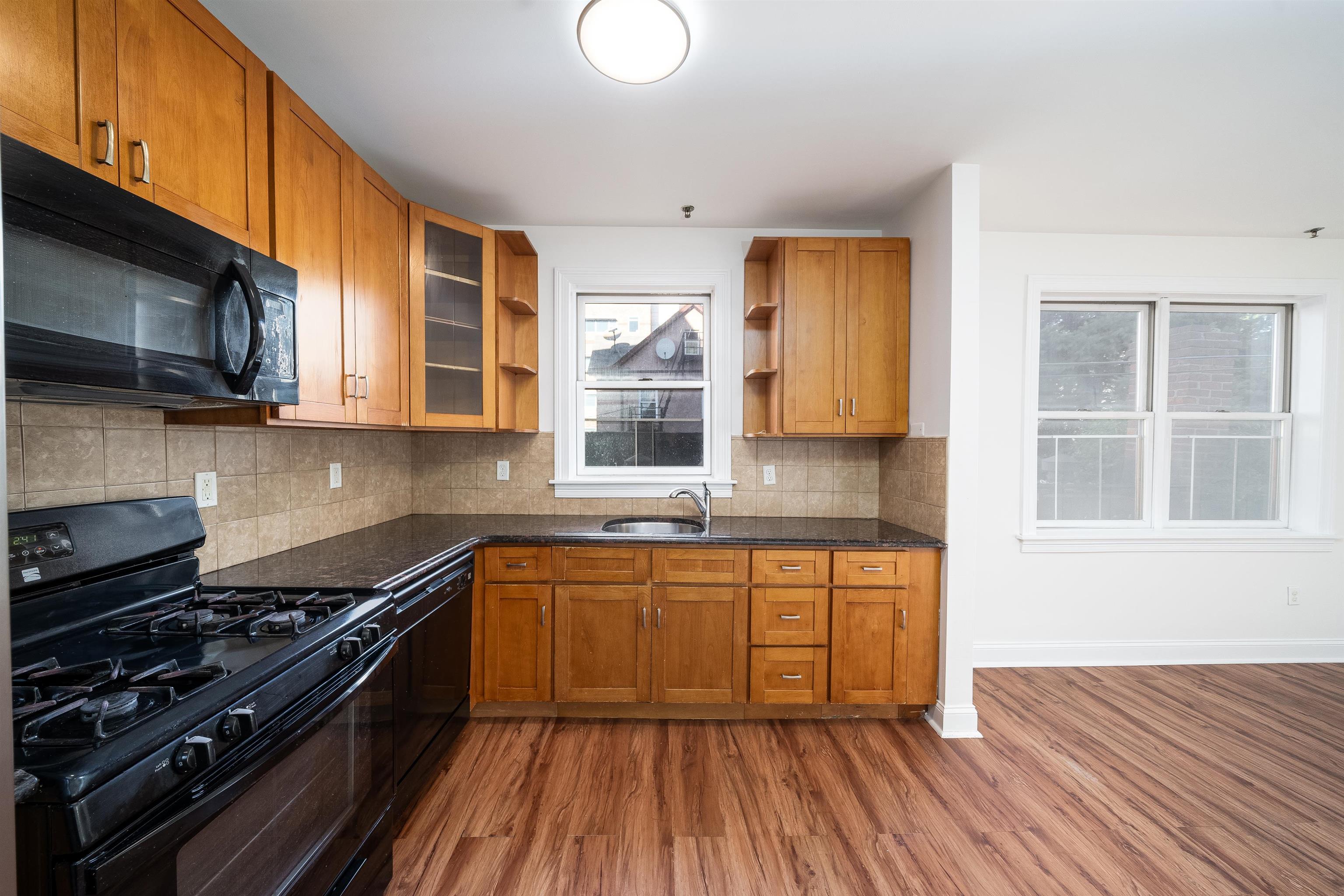 528 47TH ST Unit: 2C