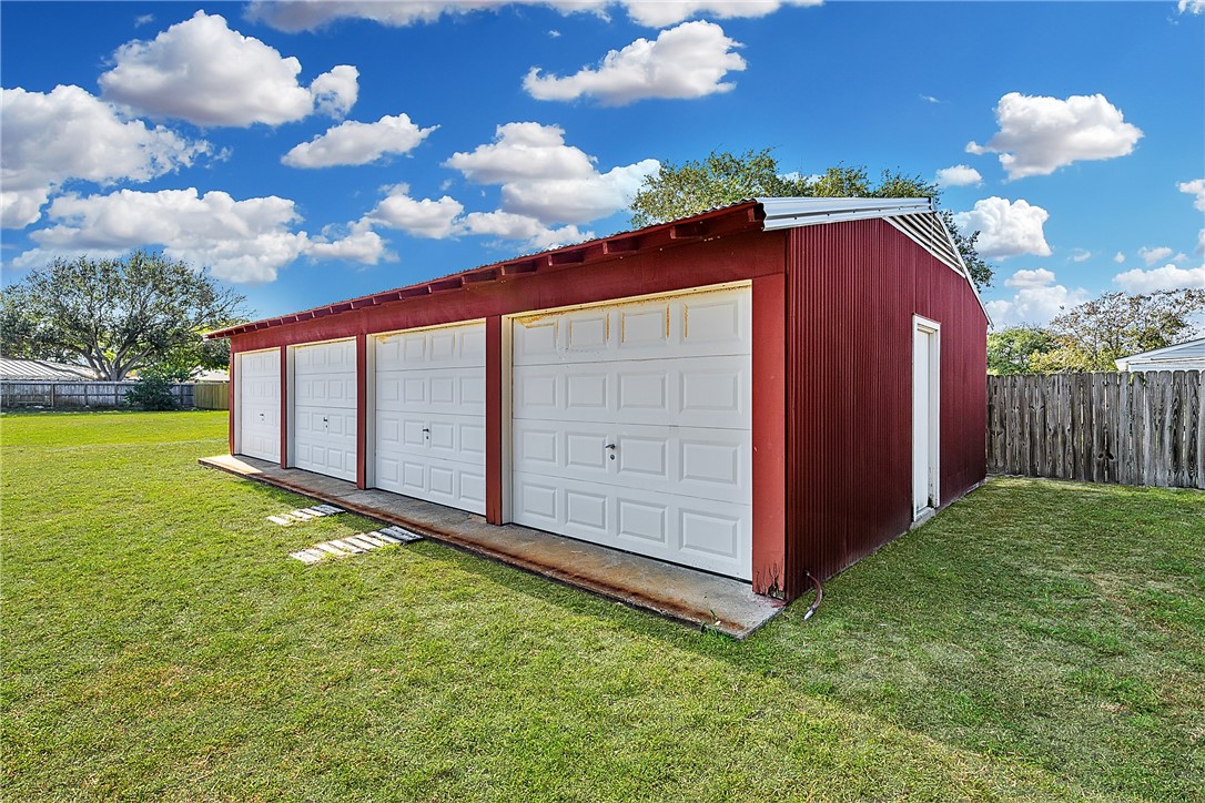 525 OAKDALE Dr