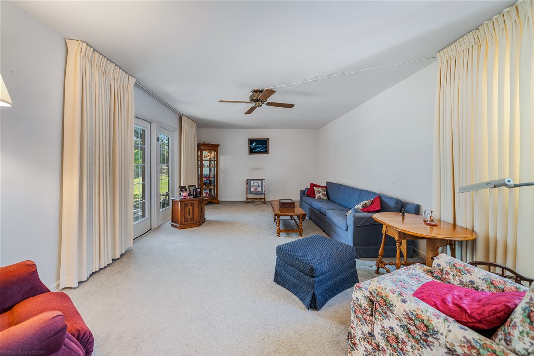 525 OAKDALE Dr