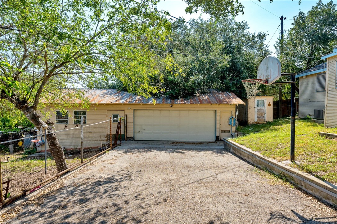 3878 N RIVERVIEW Dr