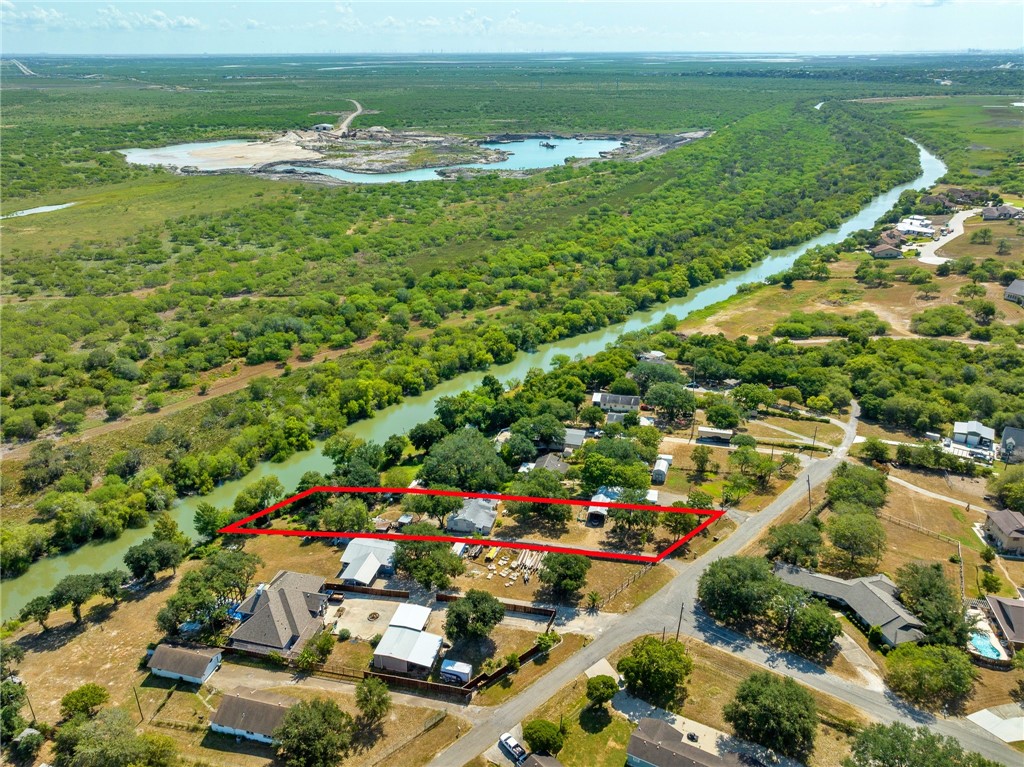 3878 N RIVERVIEW Dr