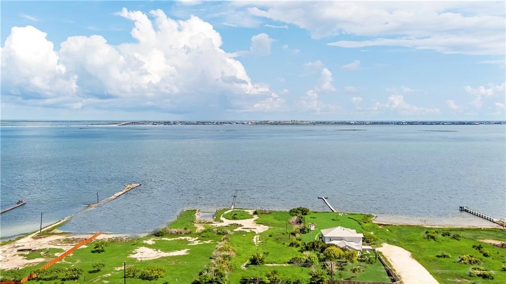 2229 Laguna Shores Dr.
