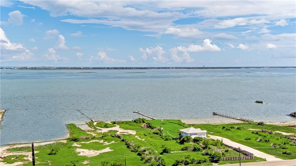 2229 Laguna Shores Dr.