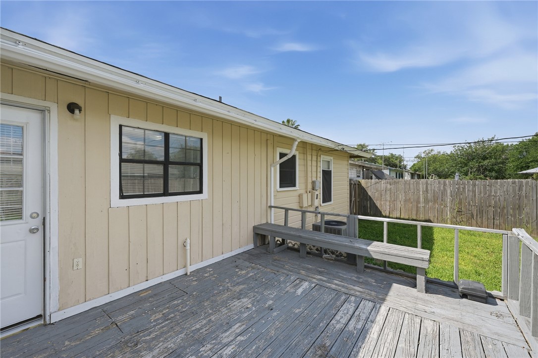 1113 Hazel Dr