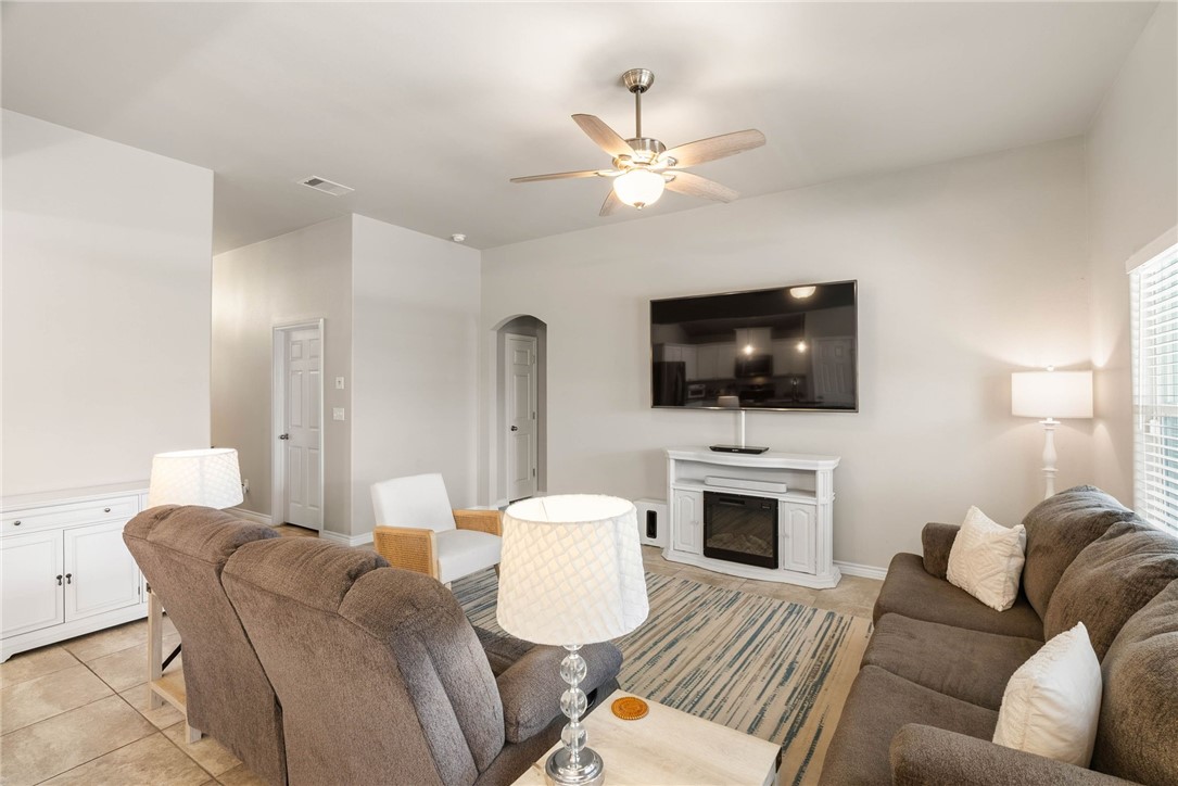2201 Spoonbill Dr