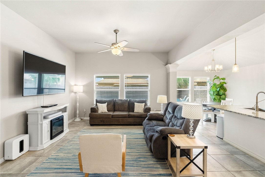 2201 Spoonbill Dr