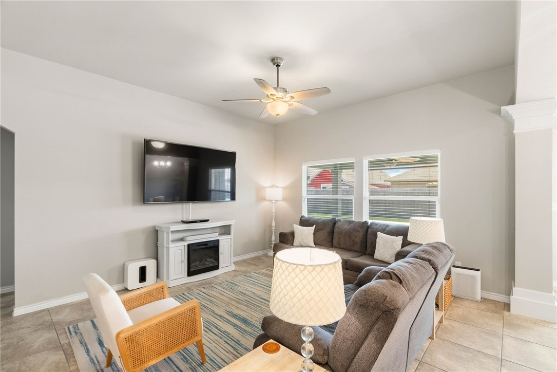 2201 Spoonbill Dr