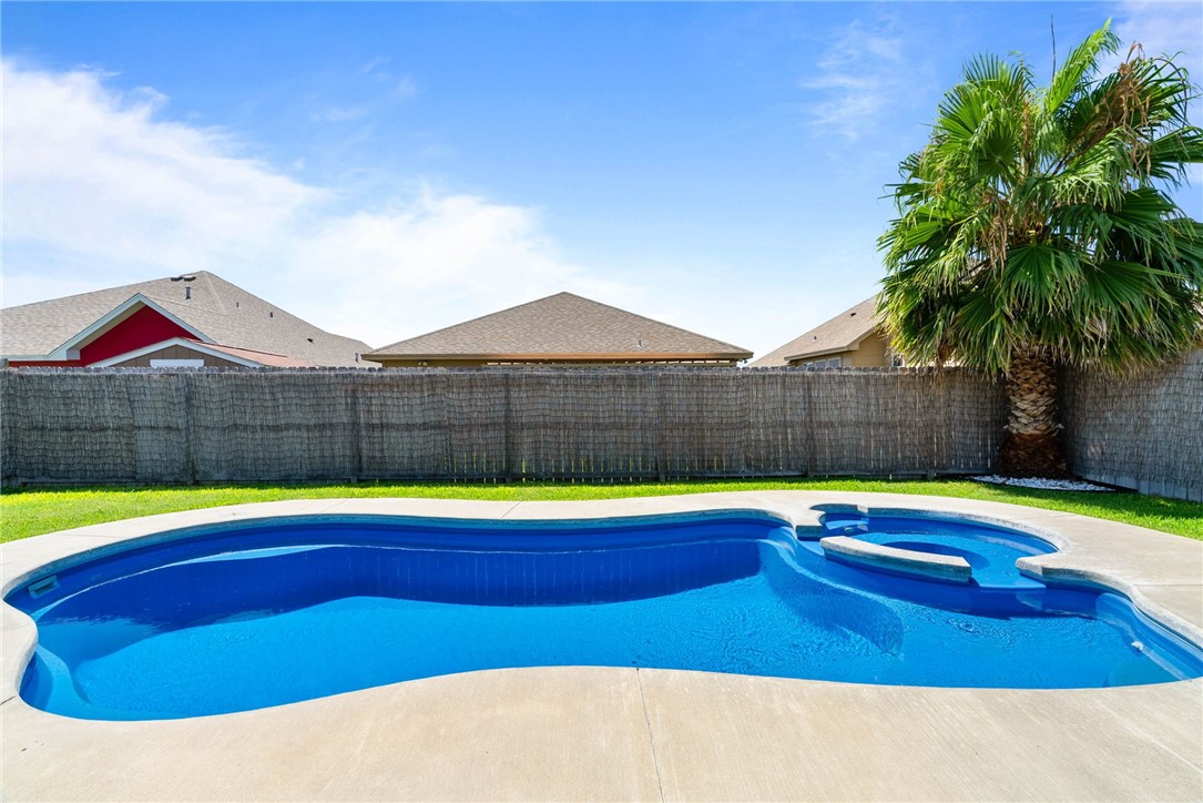 2201 Spoonbill Dr