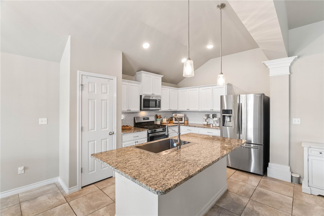 2201 Spoonbill Dr