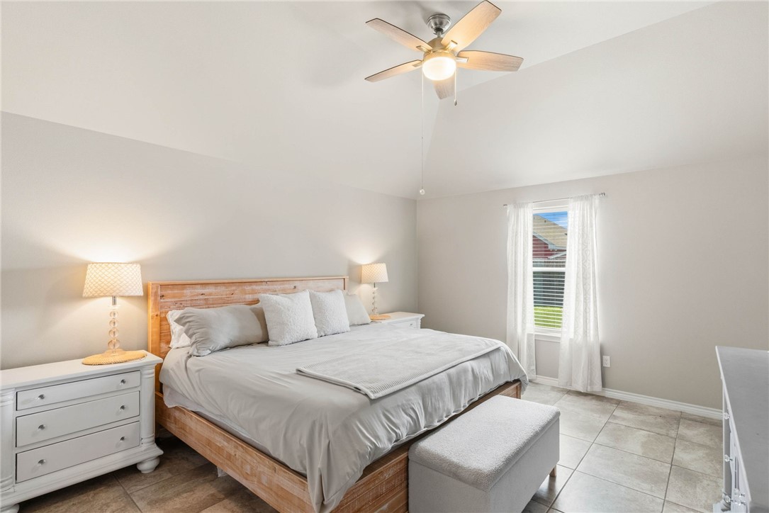 2201 Spoonbill Dr
