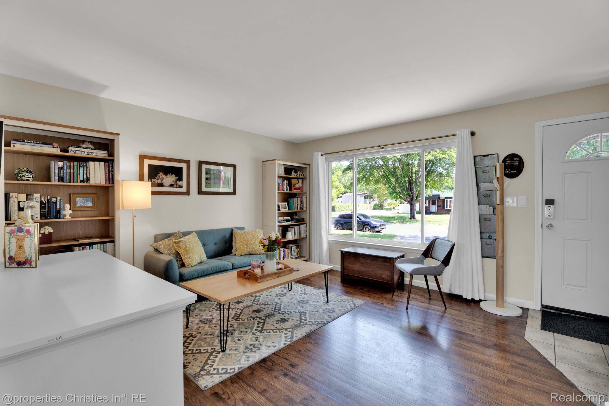 1418 W ELMWOOD Avenue