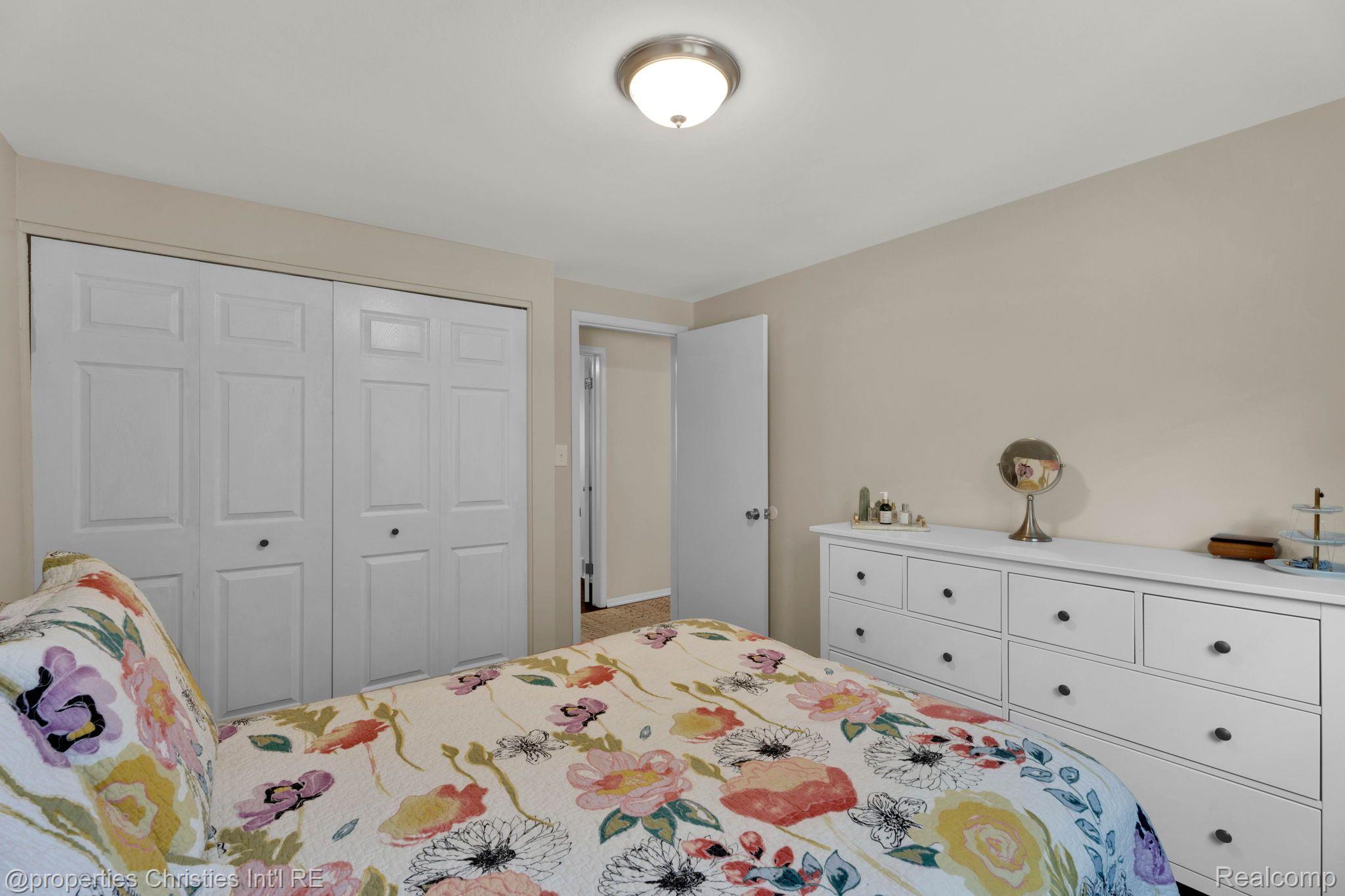 1418 W ELMWOOD Avenue