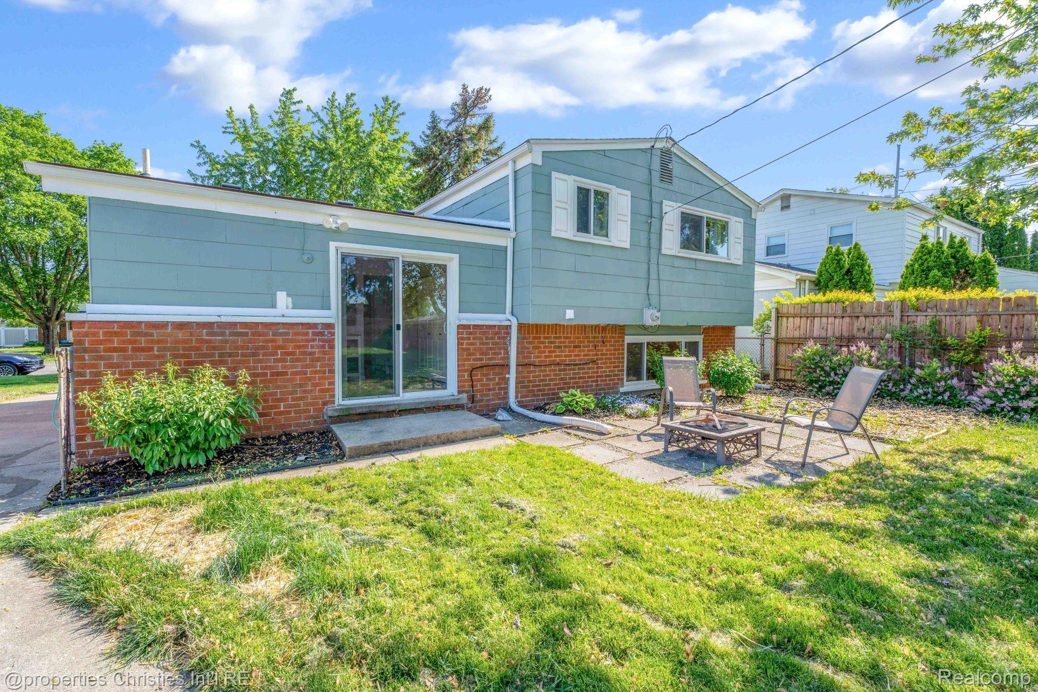 1418 W ELMWOOD Avenue