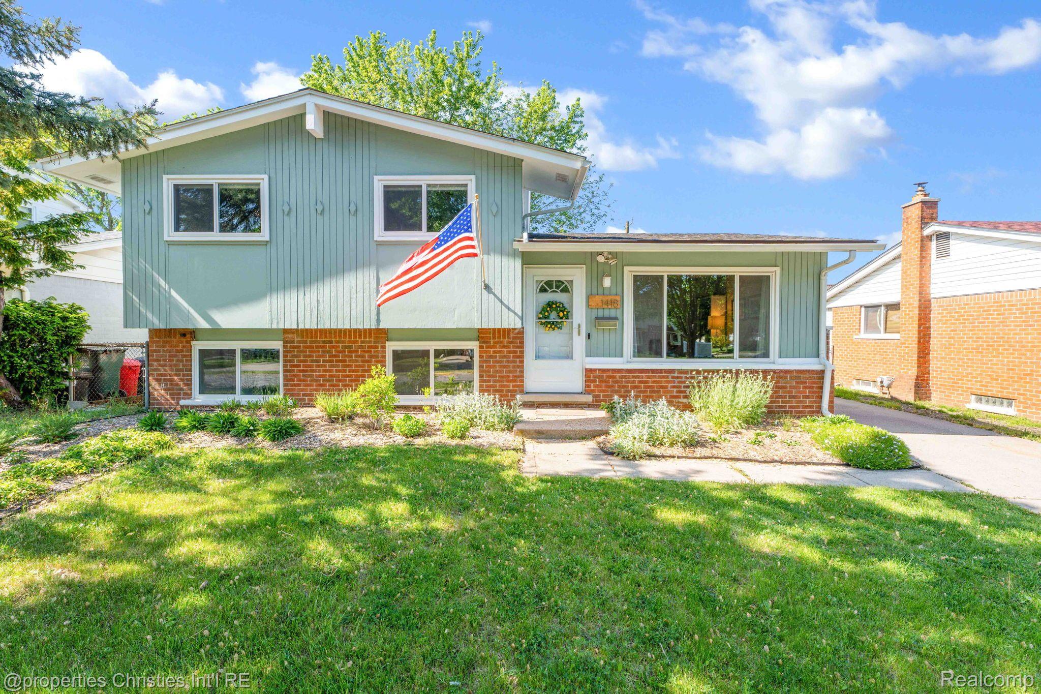 1418 W ELMWOOD Avenue